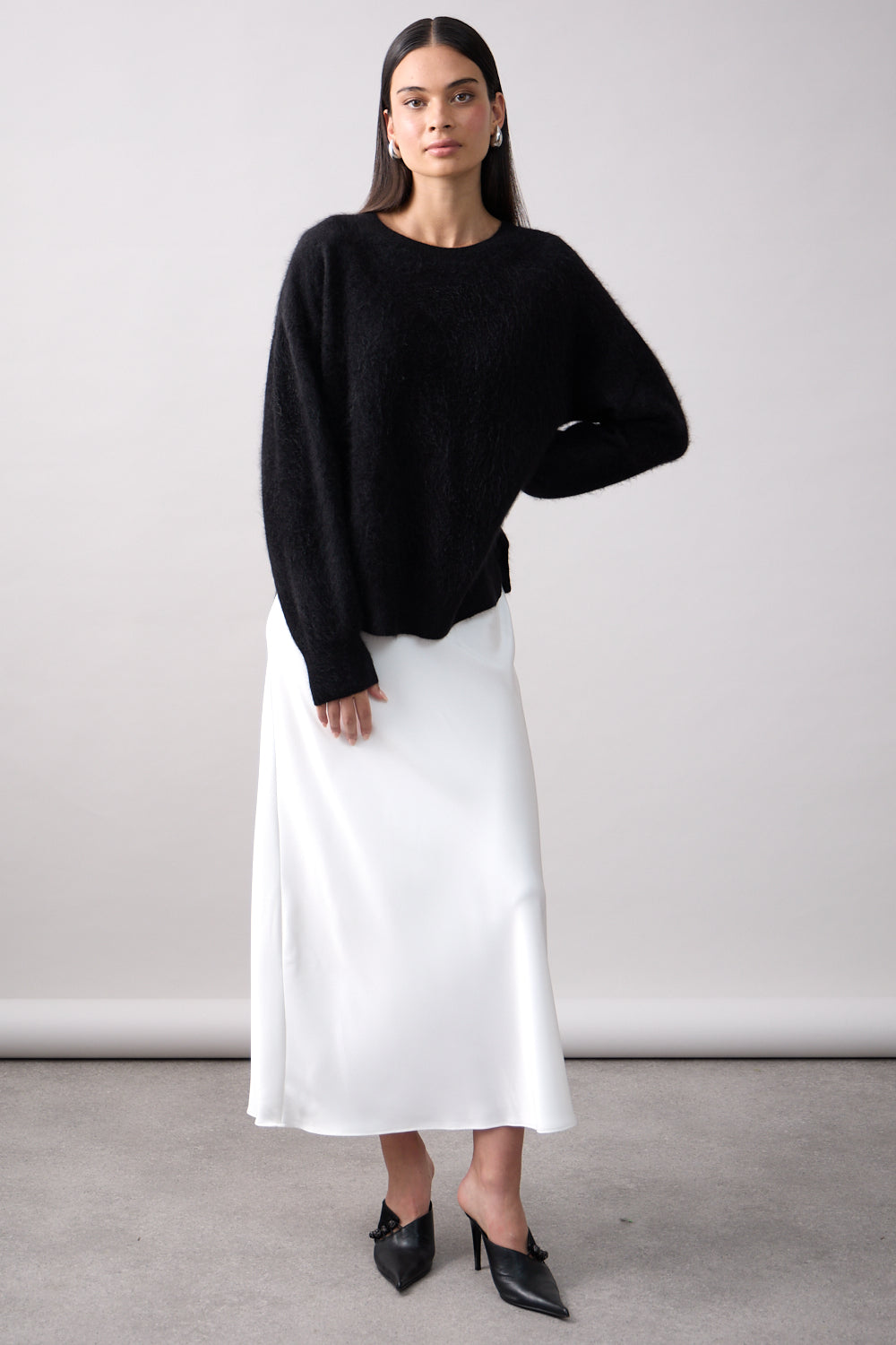 Cyra Crew Cashmere Sweater