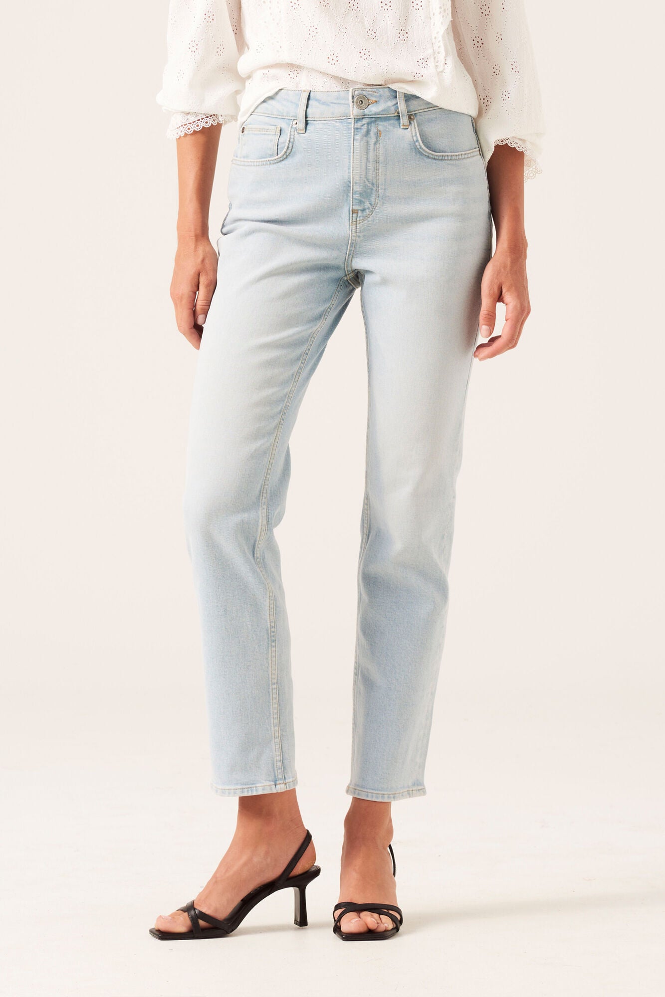 Louisa Straight Fit Bleached