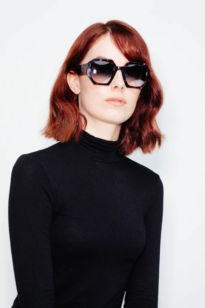 Hostage Sunglasses in Magenta