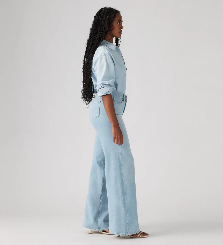 318 Shaping Wide Leg in Tall Glass of Water