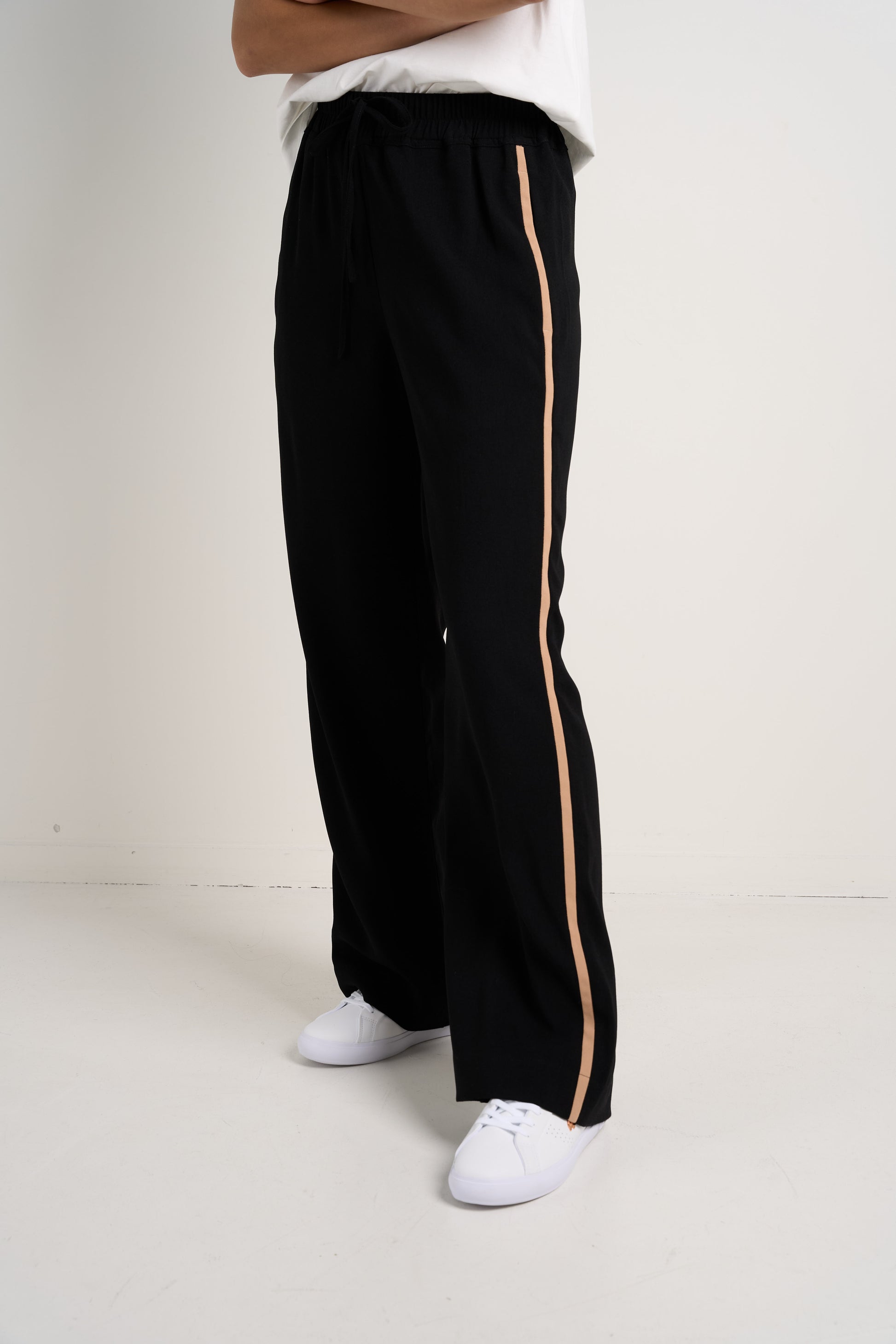 Confidant Black Side Stripe Crepe Wide Pants