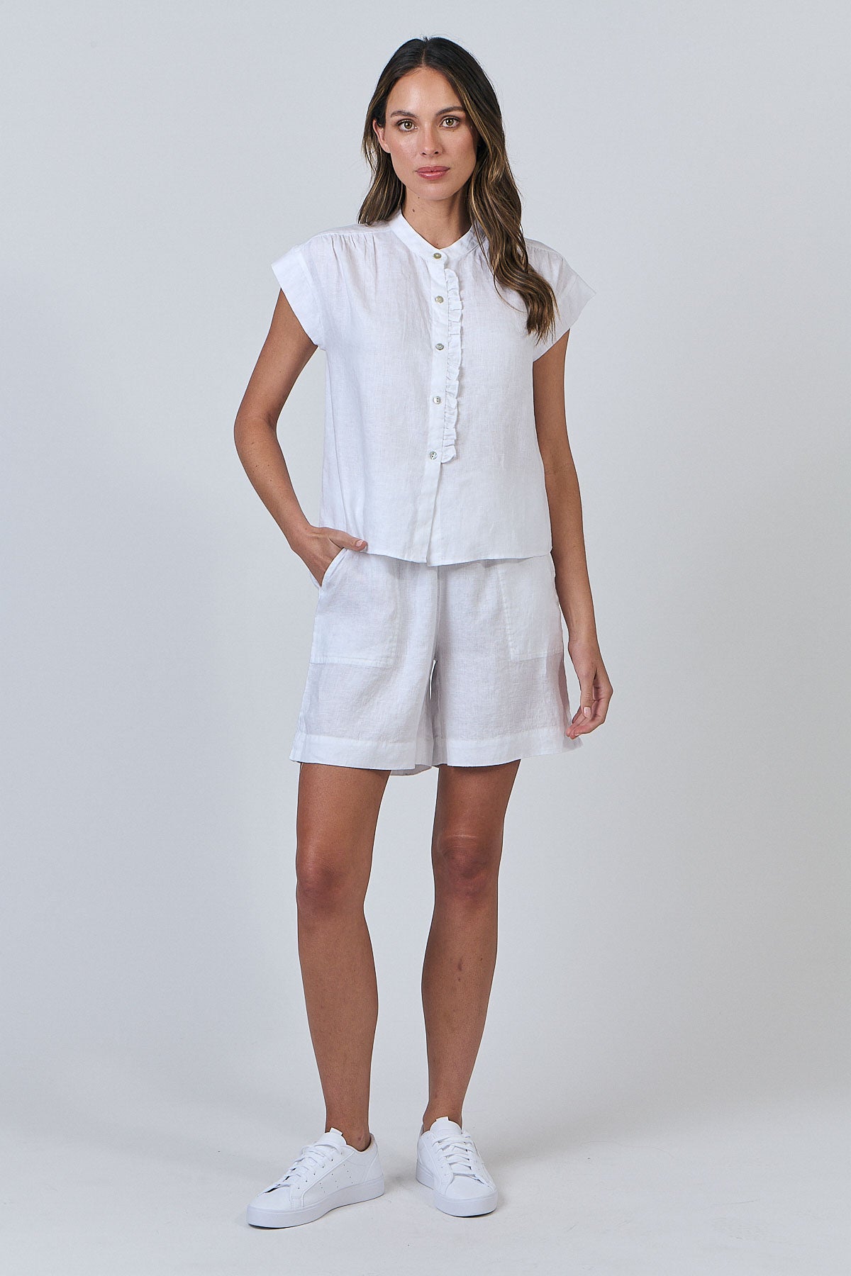 GA592WL Button Thru Top White linen Naturals