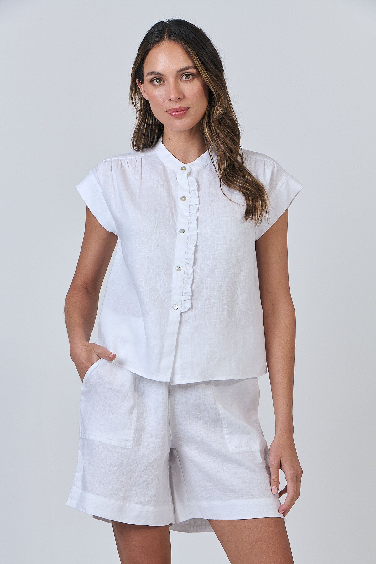 GA592WL Button Thru Top White linen Naturals