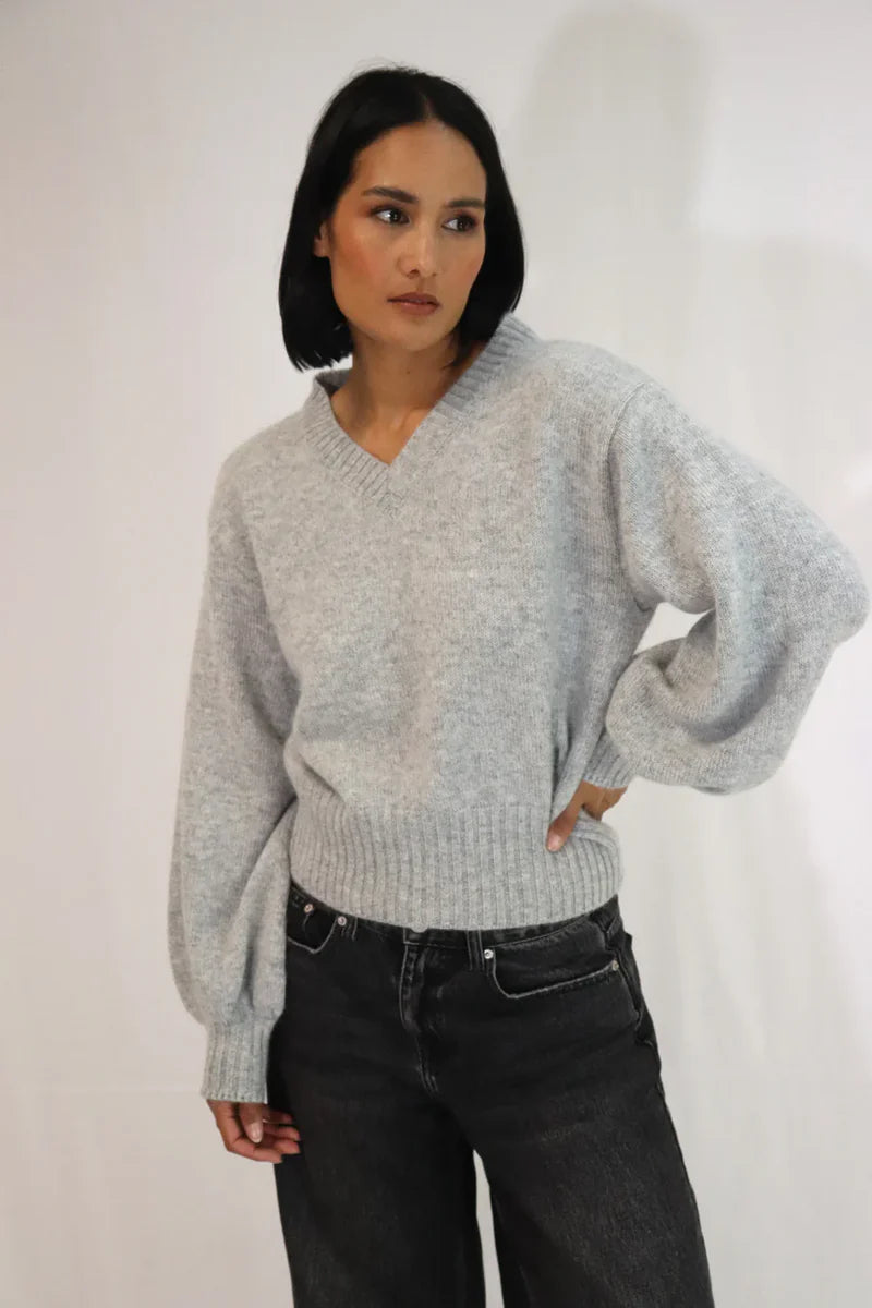 Celia  V-Neck.  TATĀNO