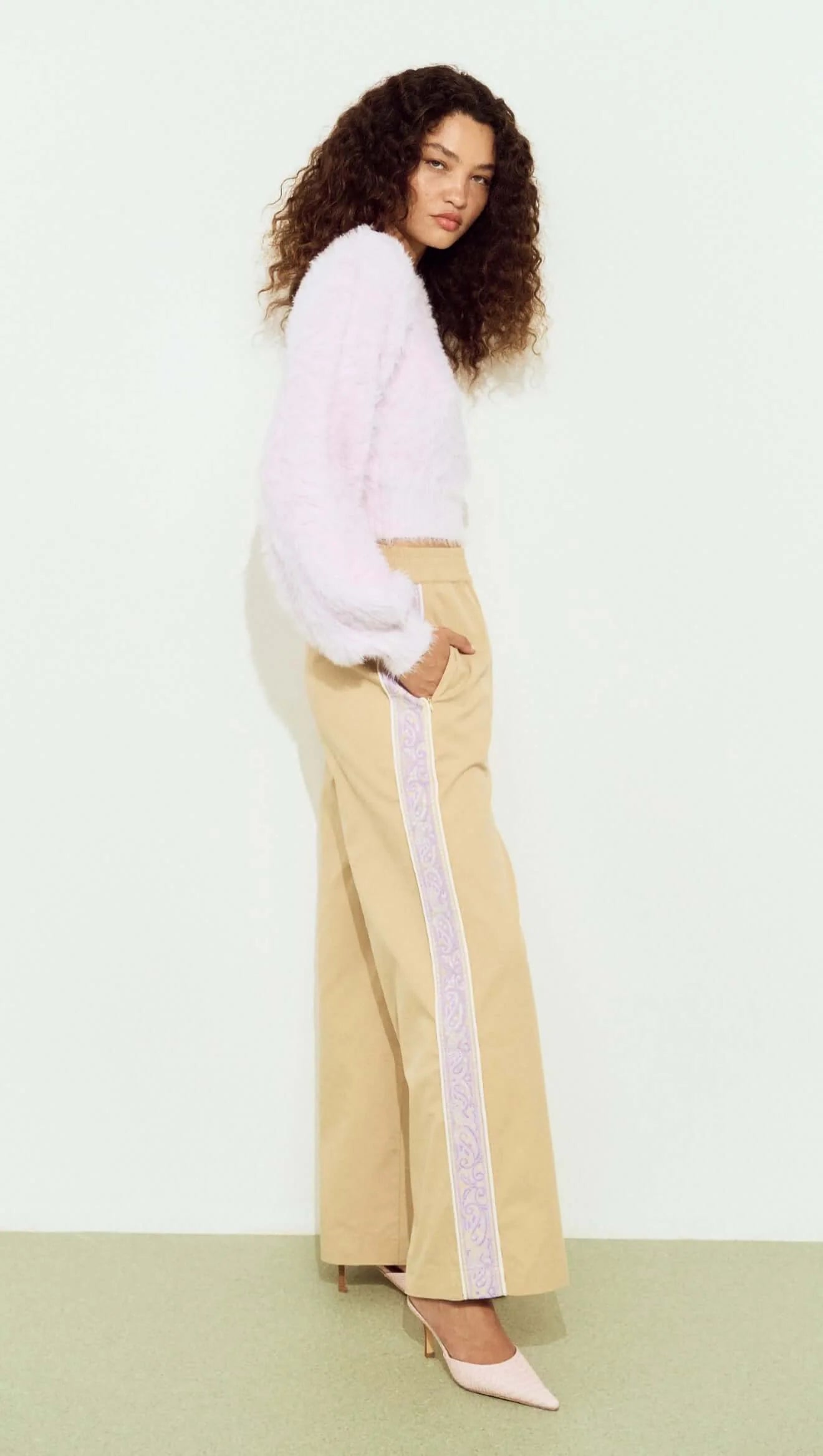 Tahlia Fluffy Knit. Mink Pink