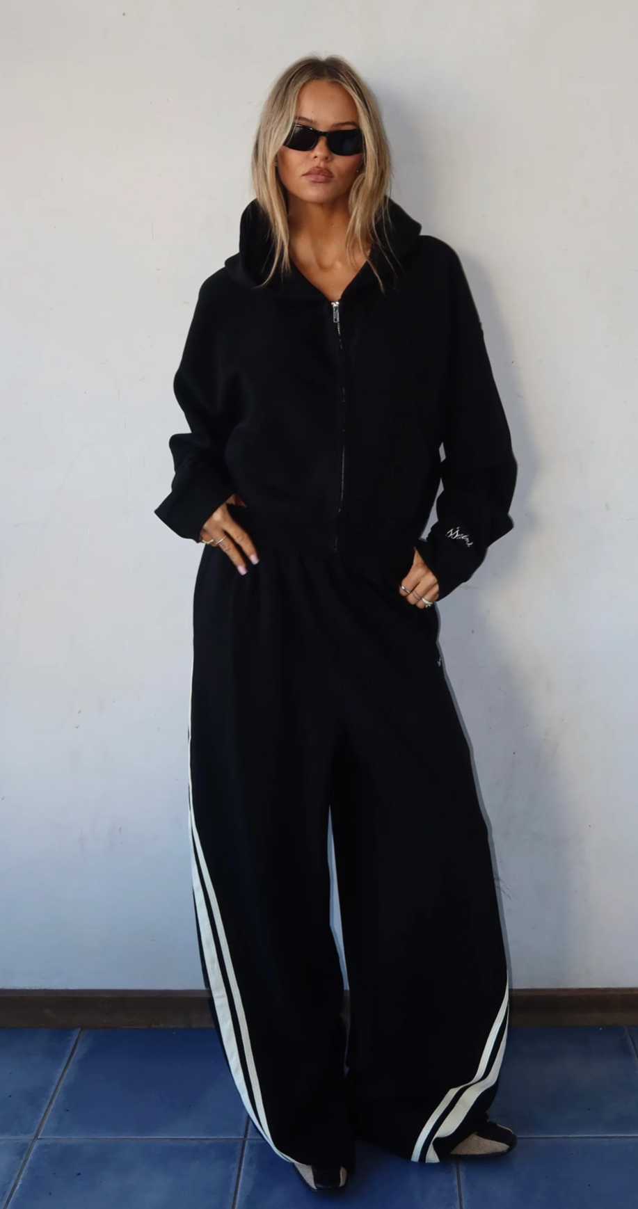 SŚAINT Cropped Hoodie Black/Butter
