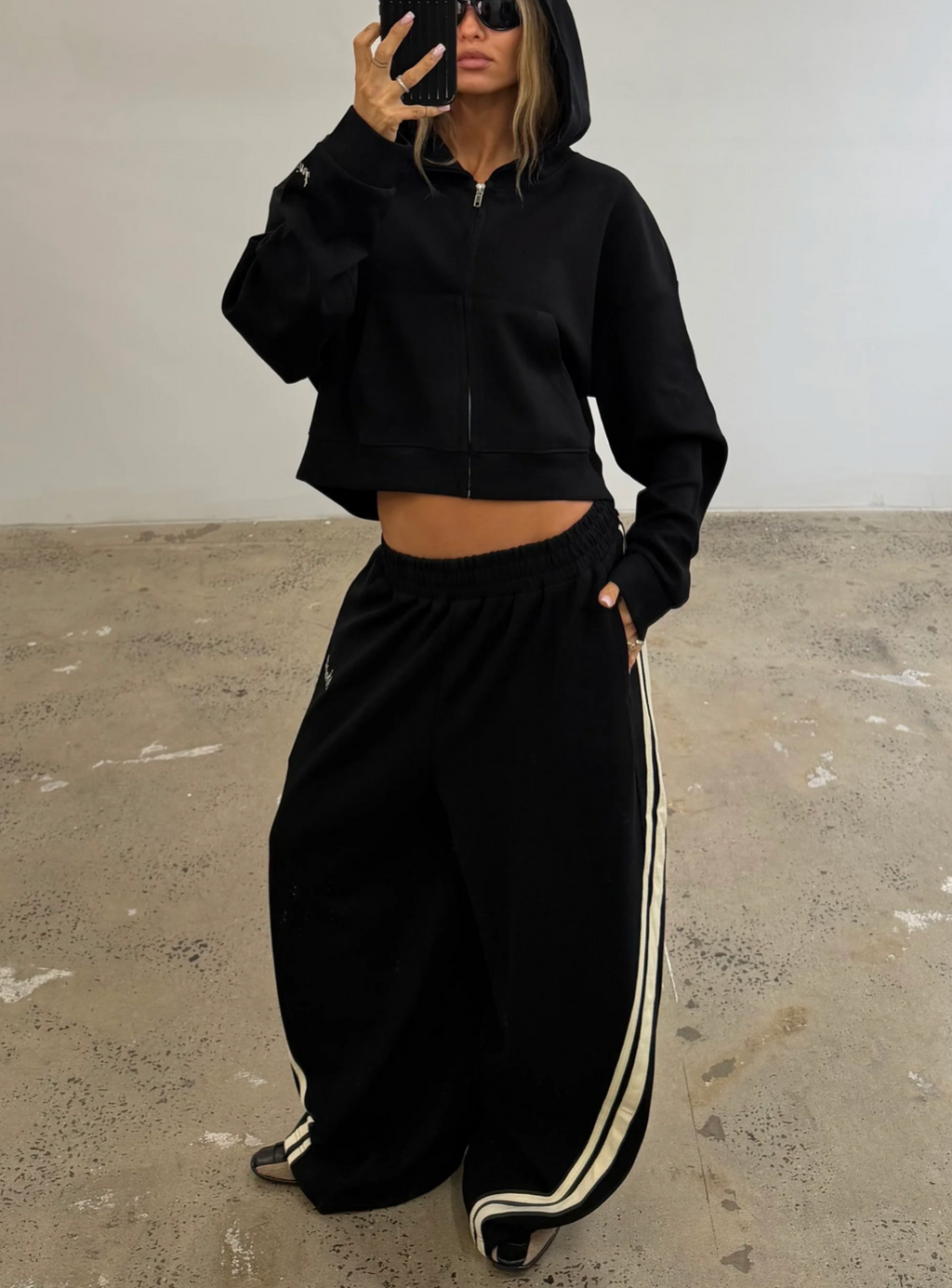 SŚAINT Cropped Hoodie Black/Butter