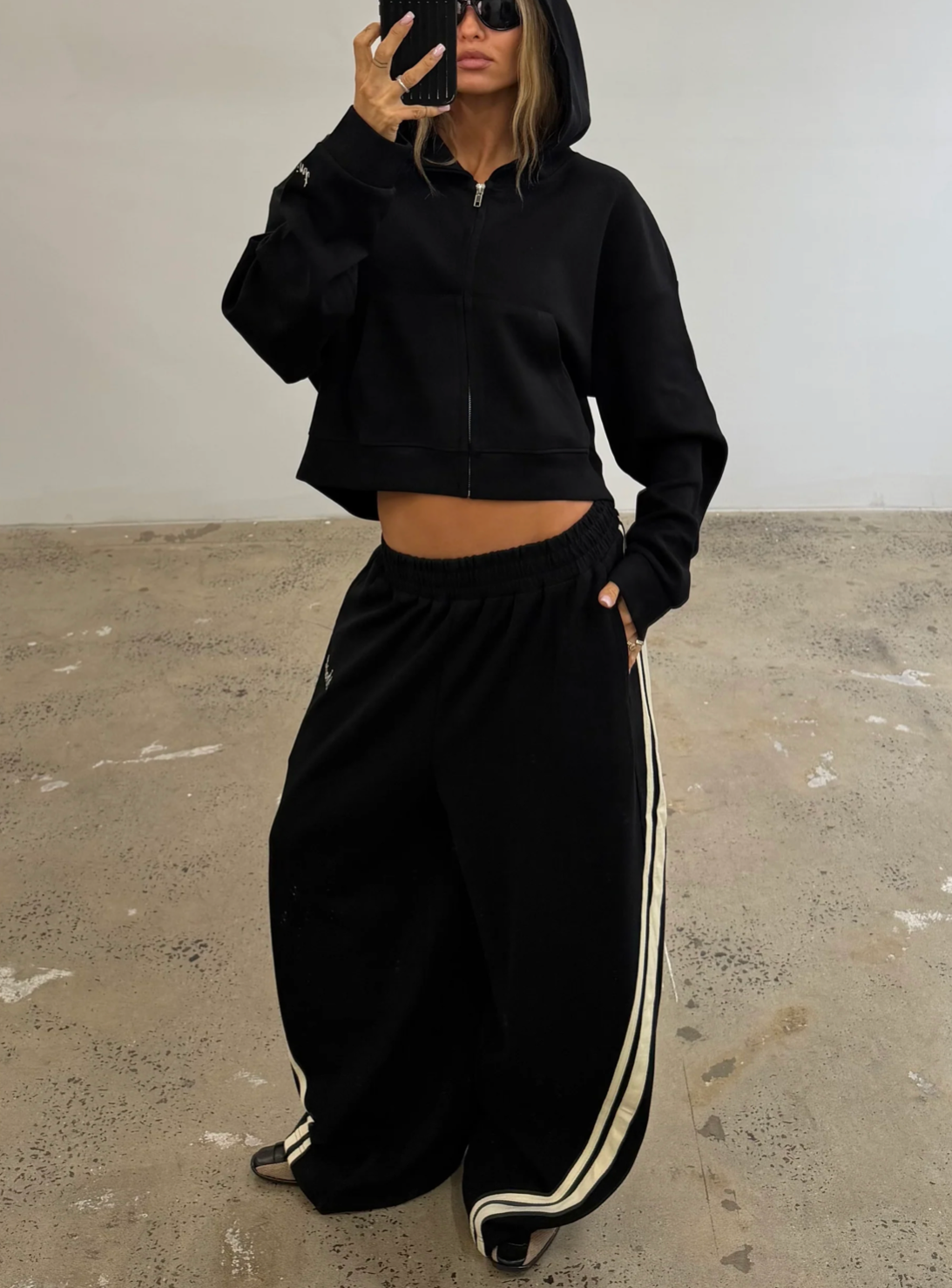 SŚAINT Cropped Hoodie Black/Butter