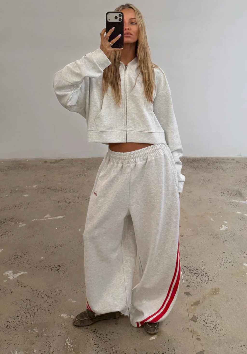 SŚAINT Barrel Trackpant - Grey/Red