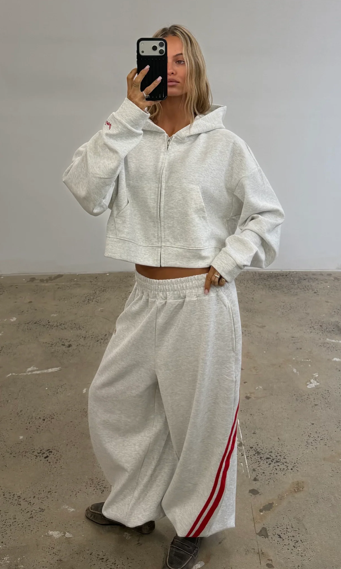 SŚAINT Barrel Trackpant - Grey/Red