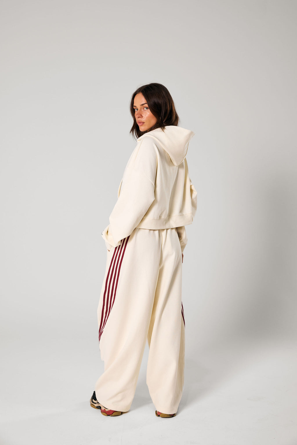 SŚAINT Cropped Hood Butter