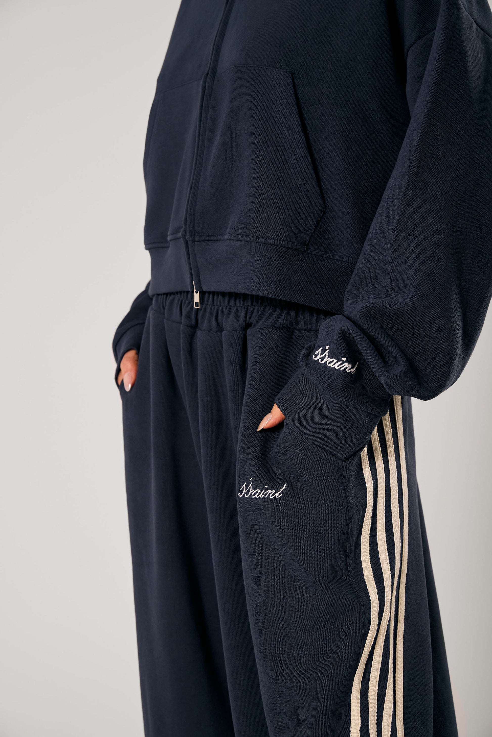 SŚAINT Cropped Hood Navy
