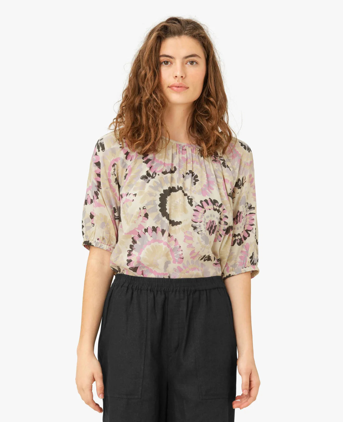 Lana Blouse in Print White Beige Purple