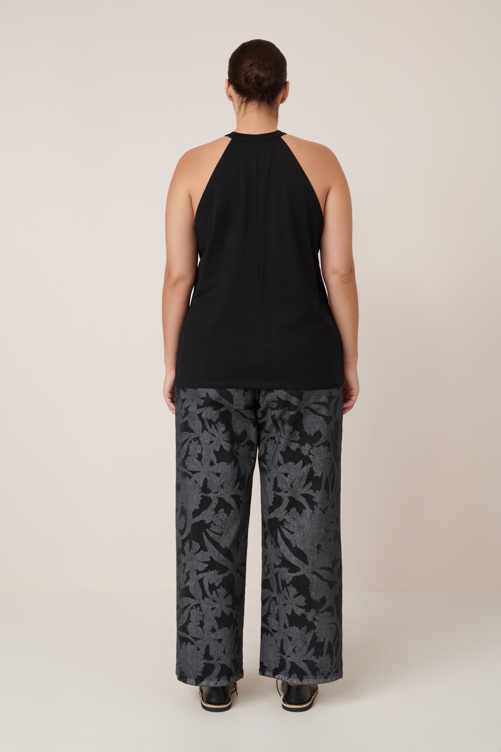 Surround Top Kowtow