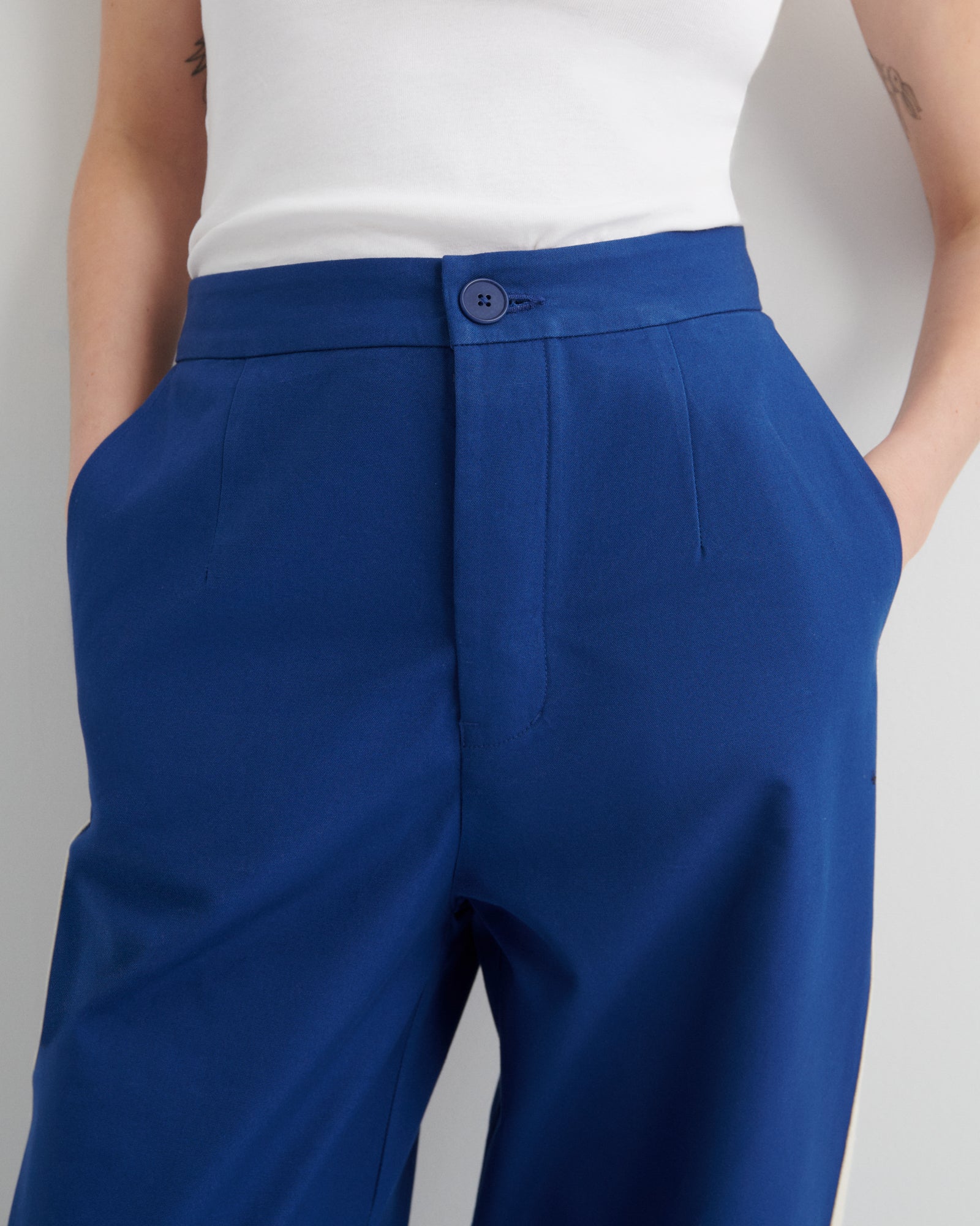 Tux Pant kowtow