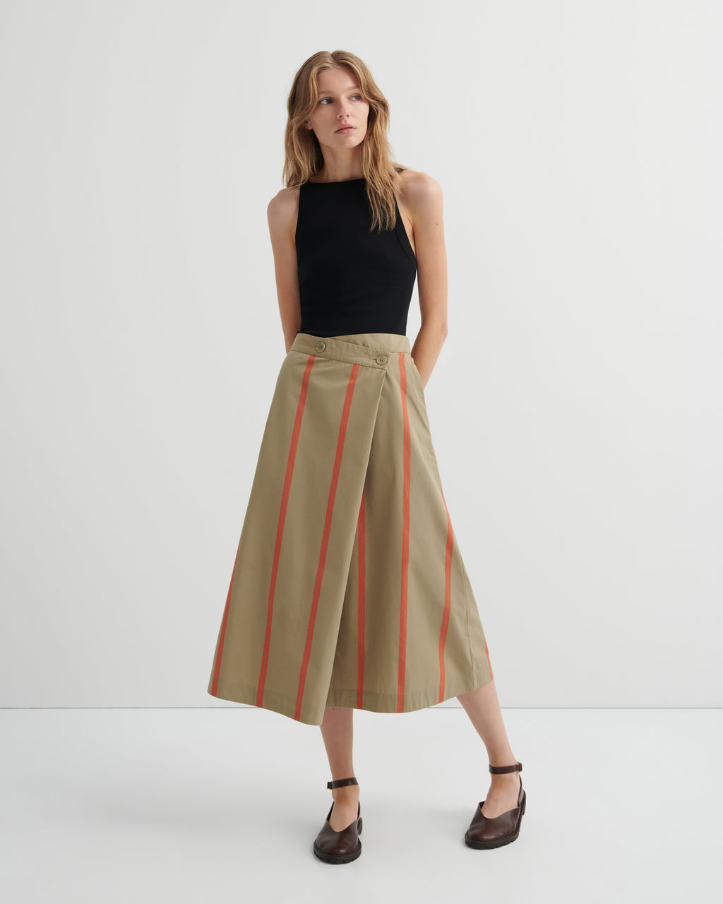 Fold Skirt Kowtow