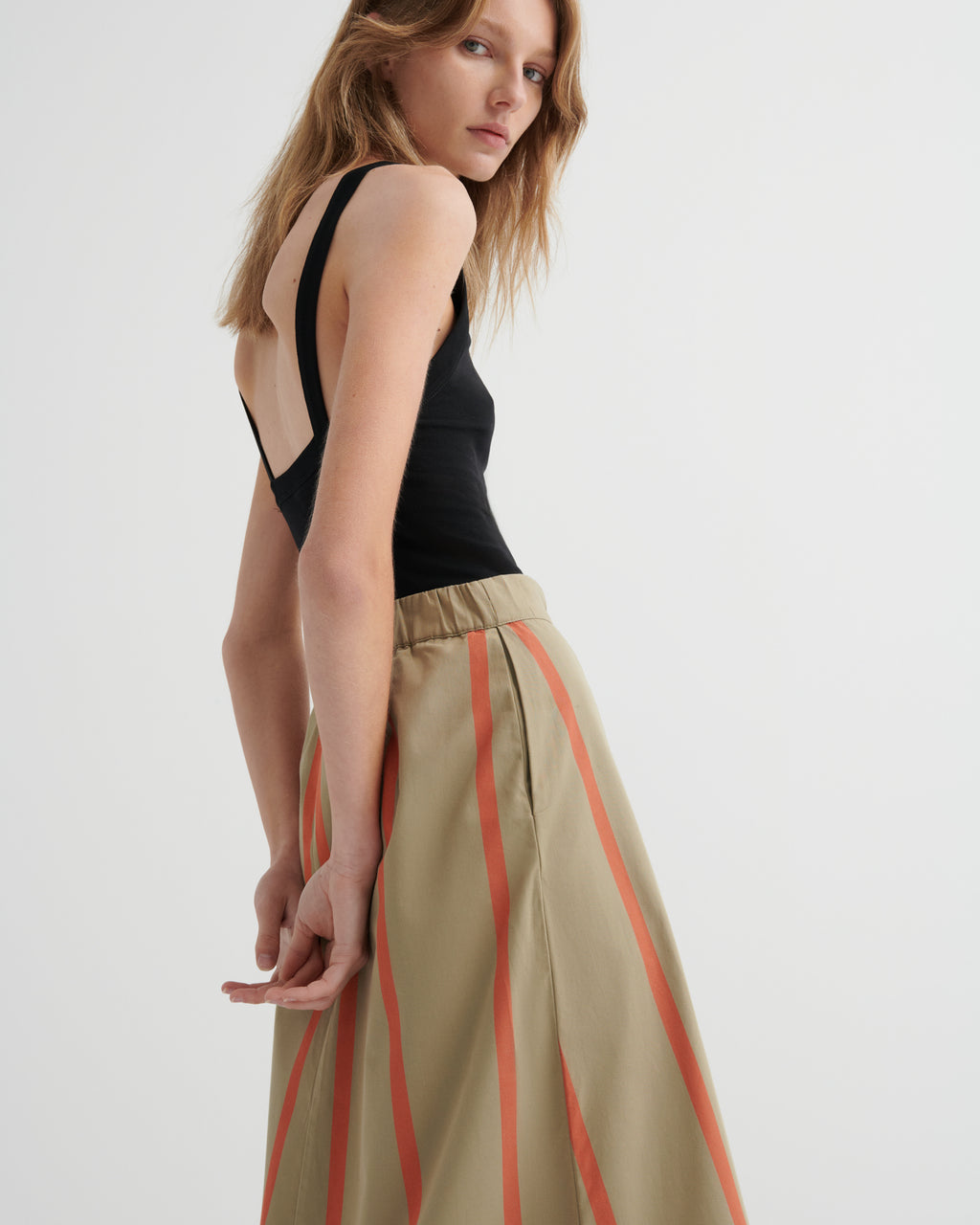 Fold Skirt Kowtow