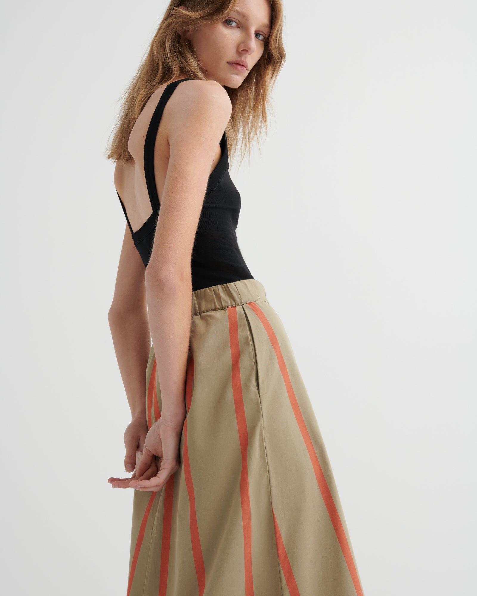 Fold Skirt Kowtow