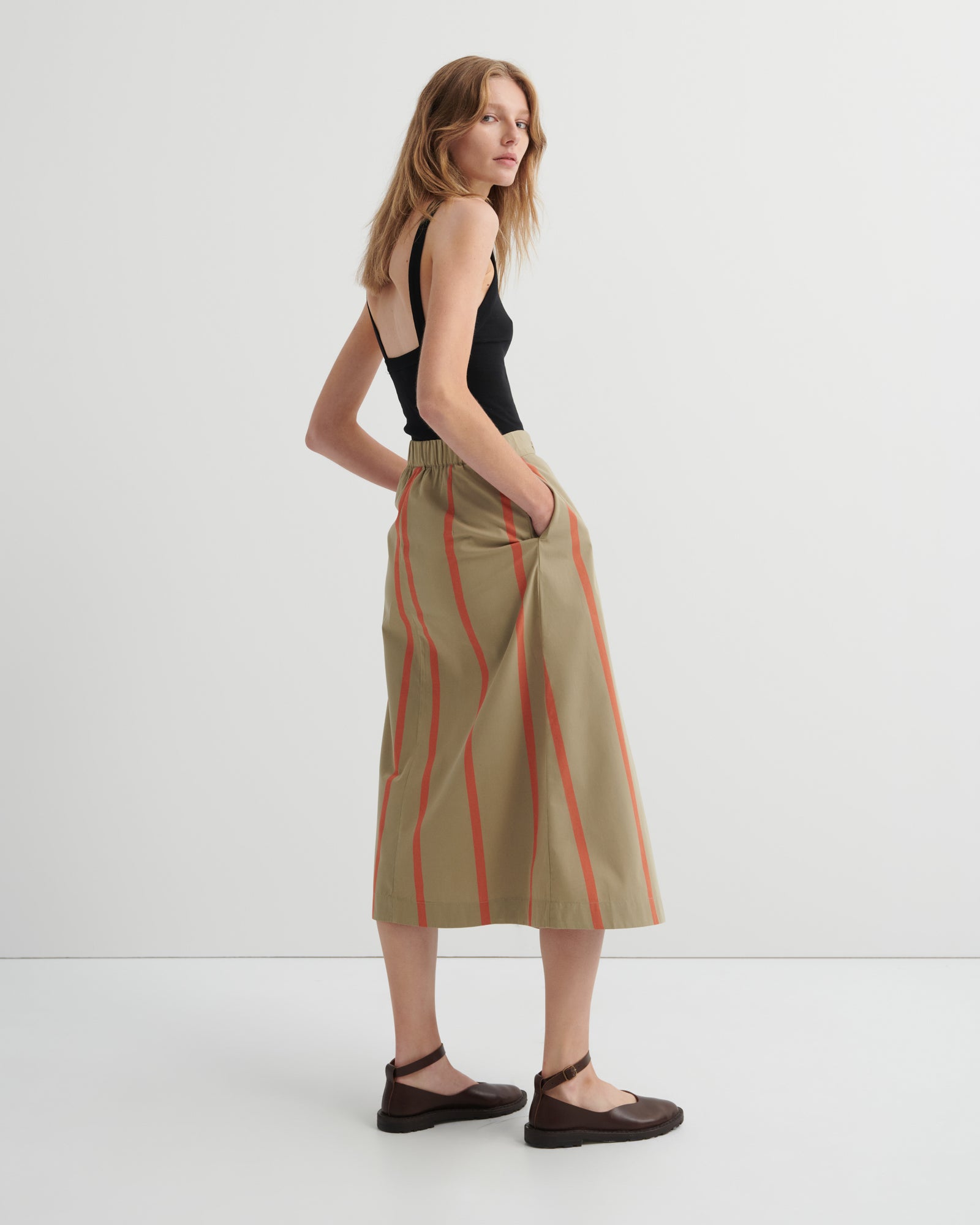 Fold Skirt Kowtow