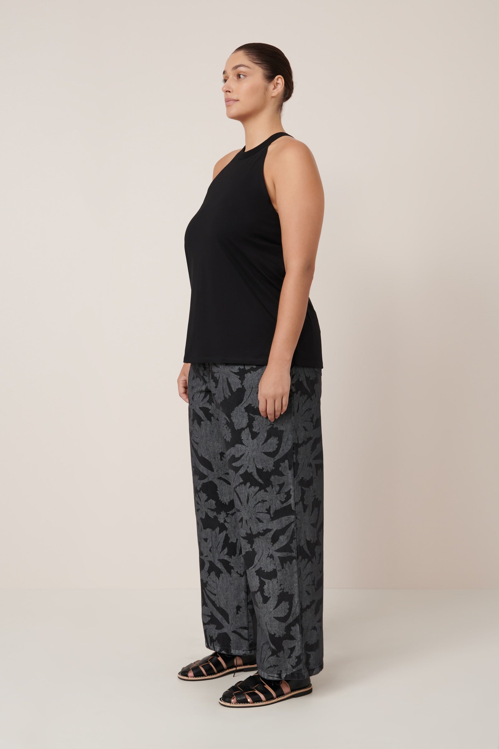 Surround Top Kowtow