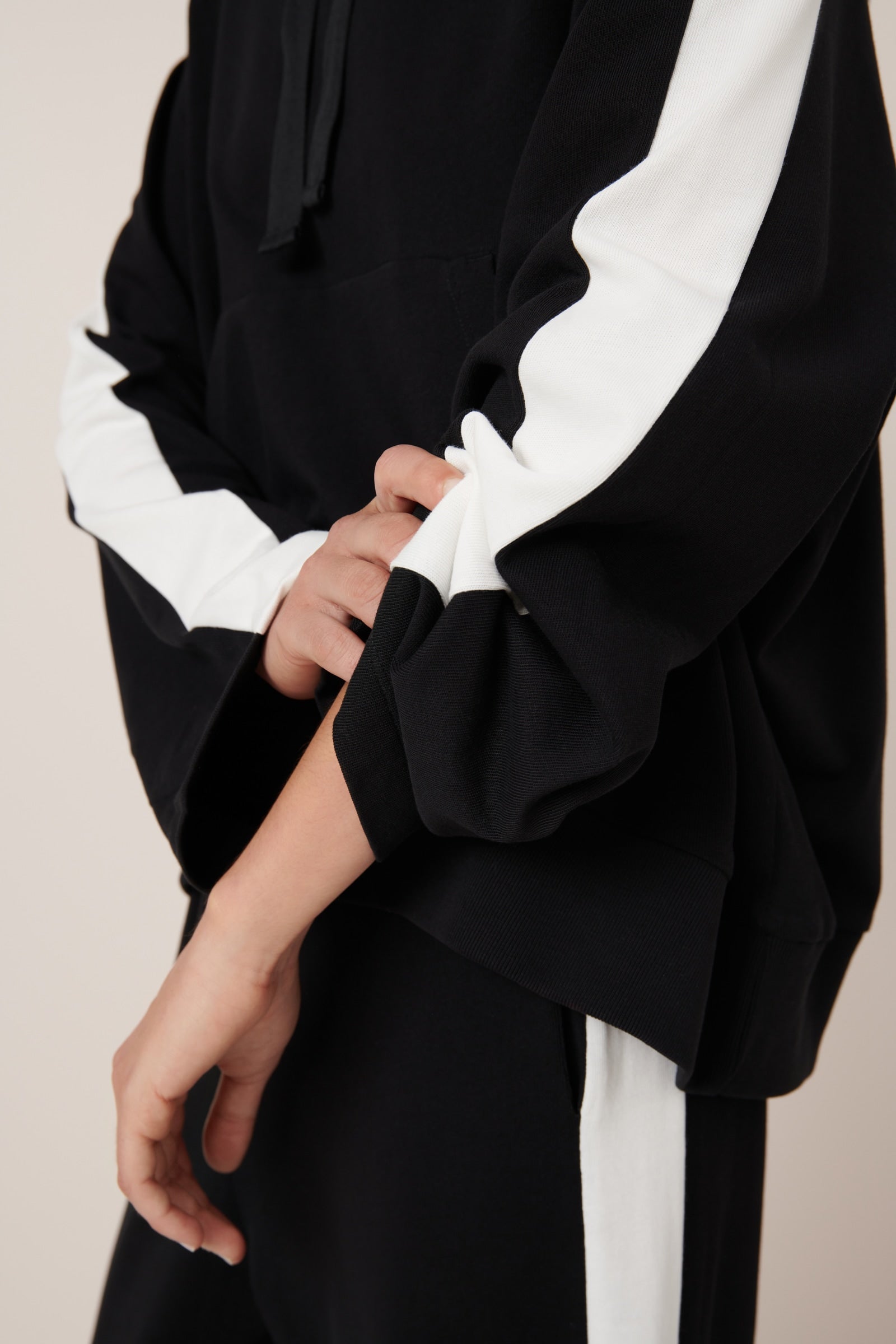 Contrast Hoodie Kowtow
