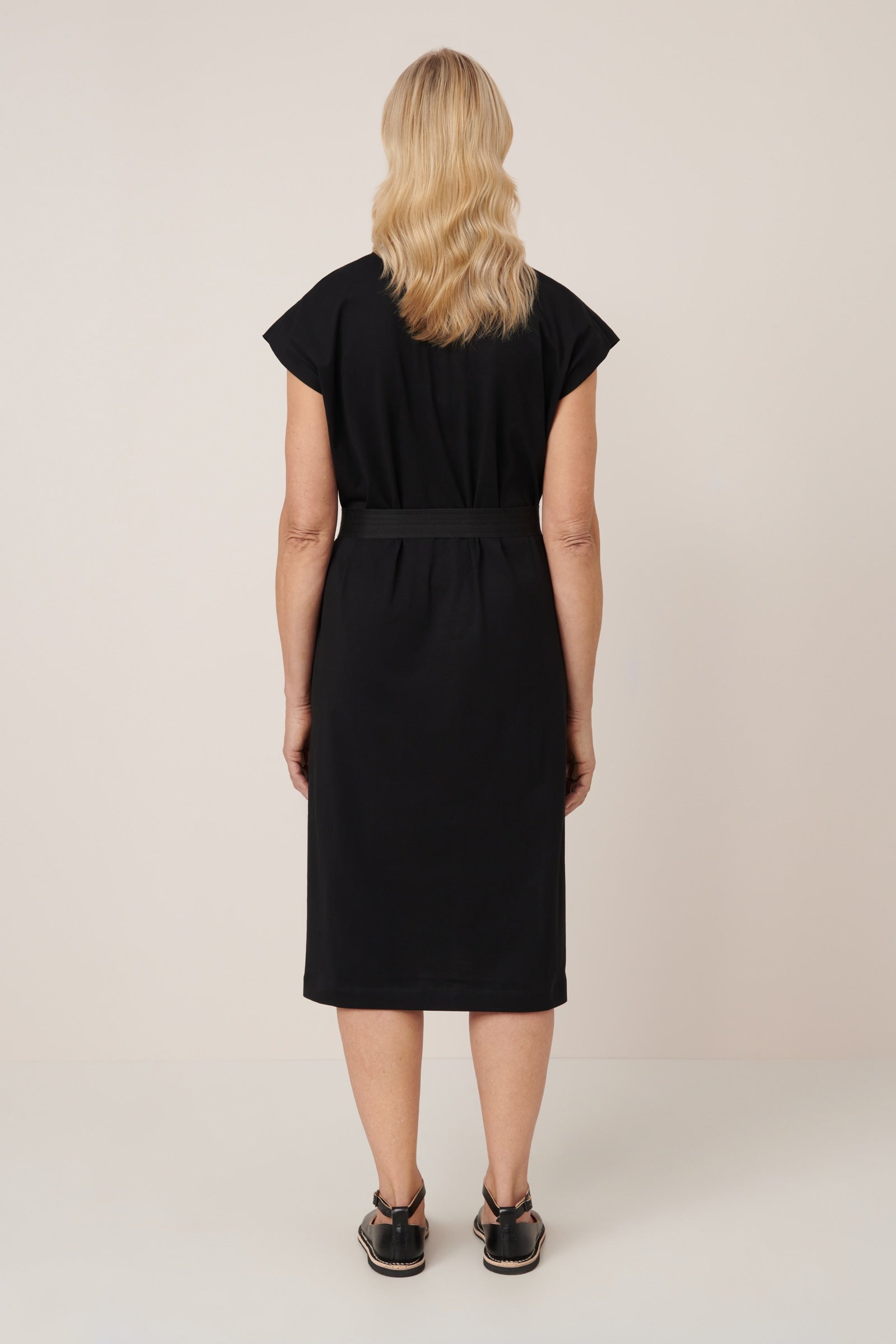 Form Dress Kowtow