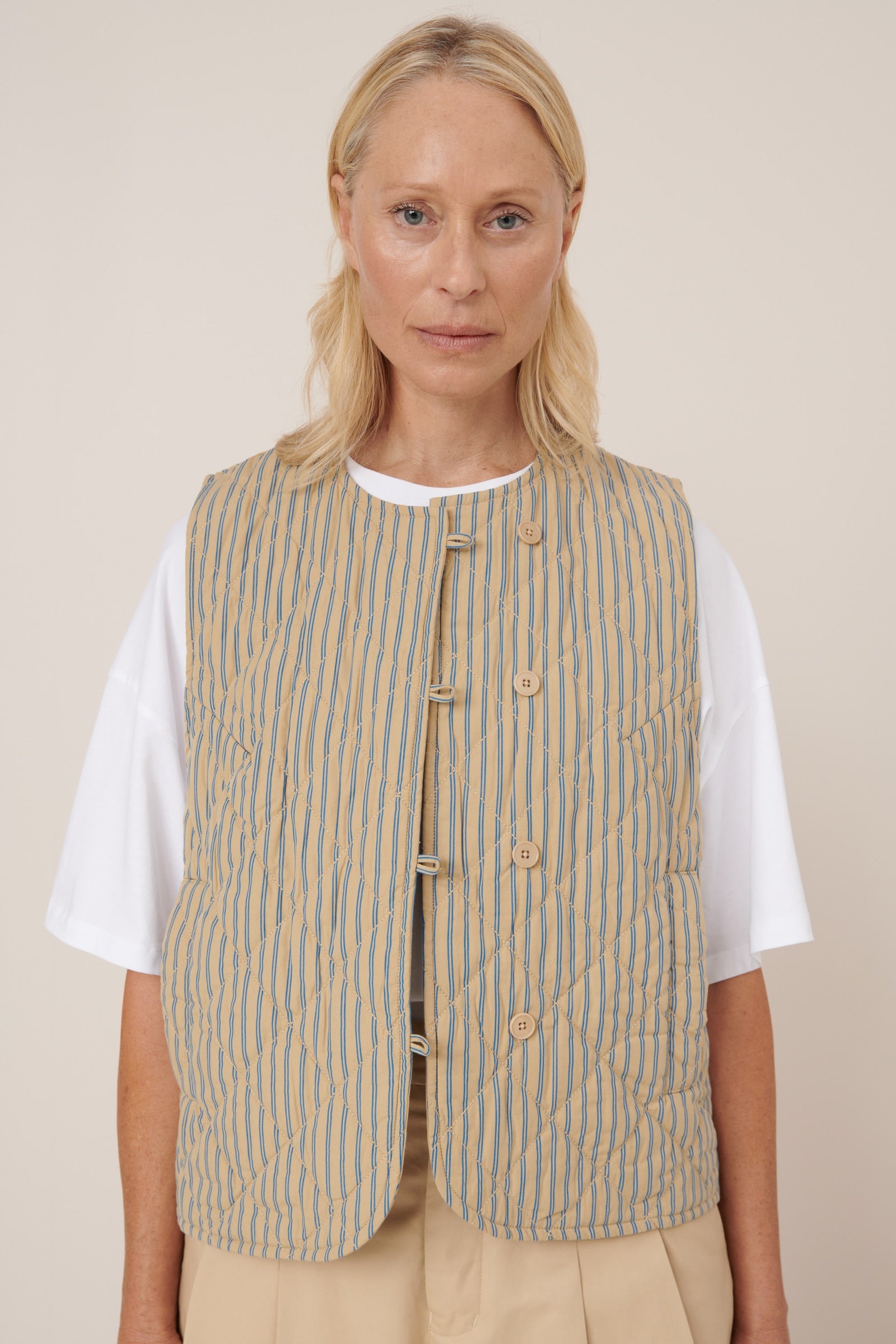 Axis Vest Kowtow