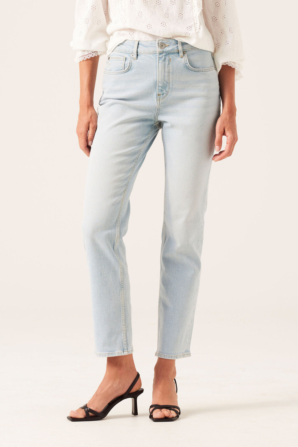 Louisa Straight Fit Bleached